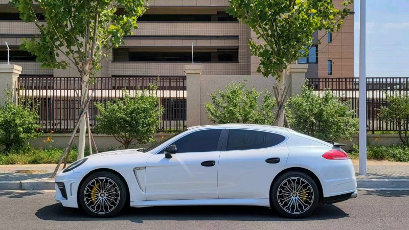 保定13年保时捷帕拉梅拉3