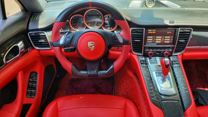 保定13年保时捷帕拉梅拉8