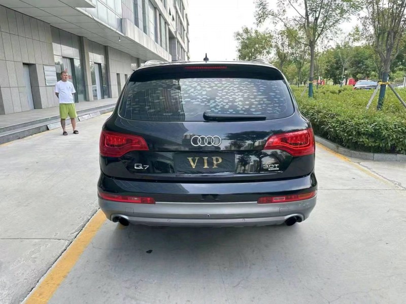 青岛11年奥迪Q76