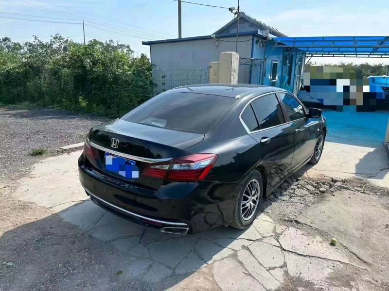 青岛17年本田雅阁4