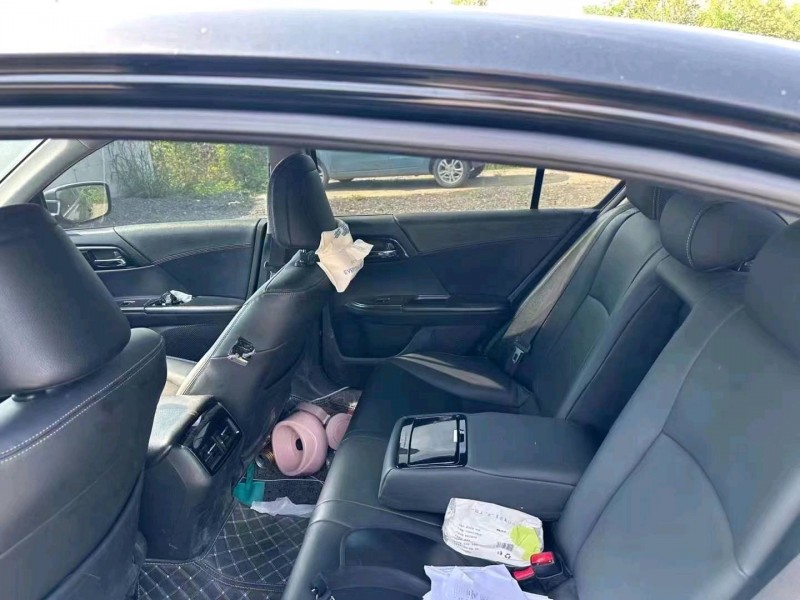 青岛17年本田雅阁5