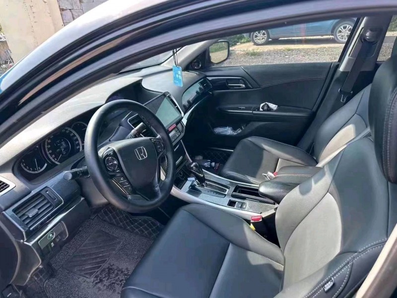 青岛17年本田雅阁6