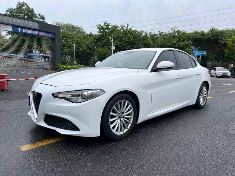 广州19年阿尔法·罗密欧Giulia2