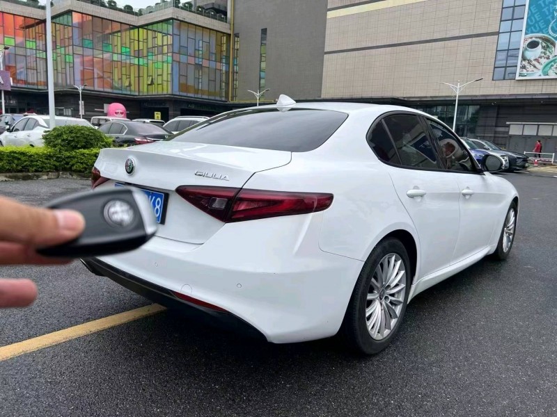 广州19年阿尔法·罗密欧Giulia3