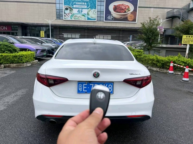 广州19年阿尔法·罗密欧Giulia5