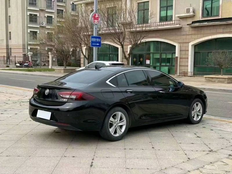 潍坊20年别克君威8