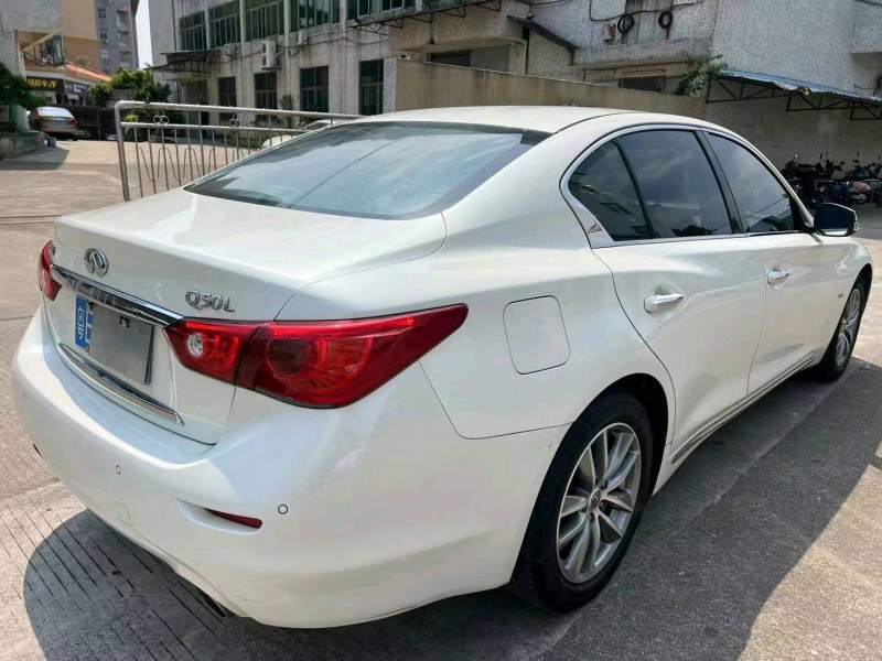 中山16年英菲尼迪Q50L5