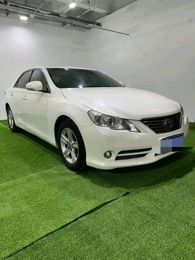 保定12年丰田锐志2