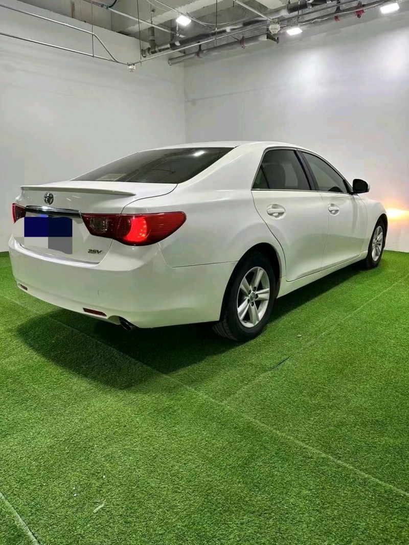 保定12年丰田锐志3