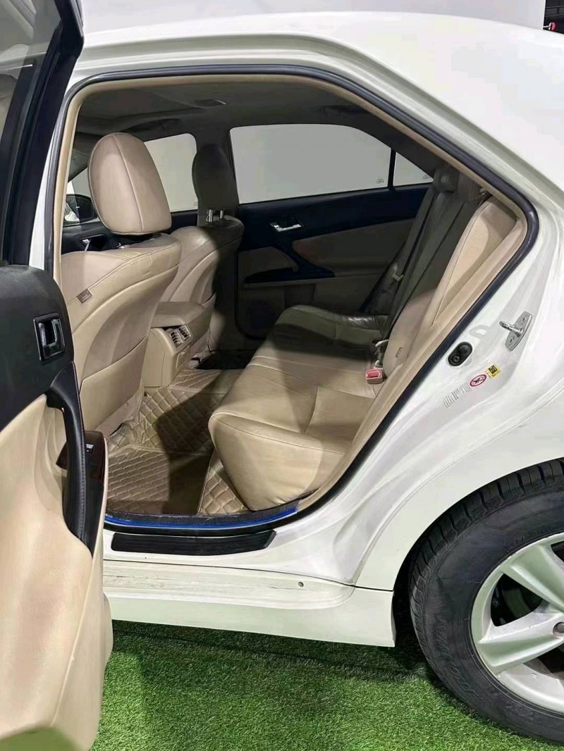 保定12年丰田锐志7