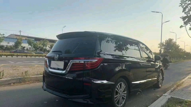 苏州18年本田艾力绅5