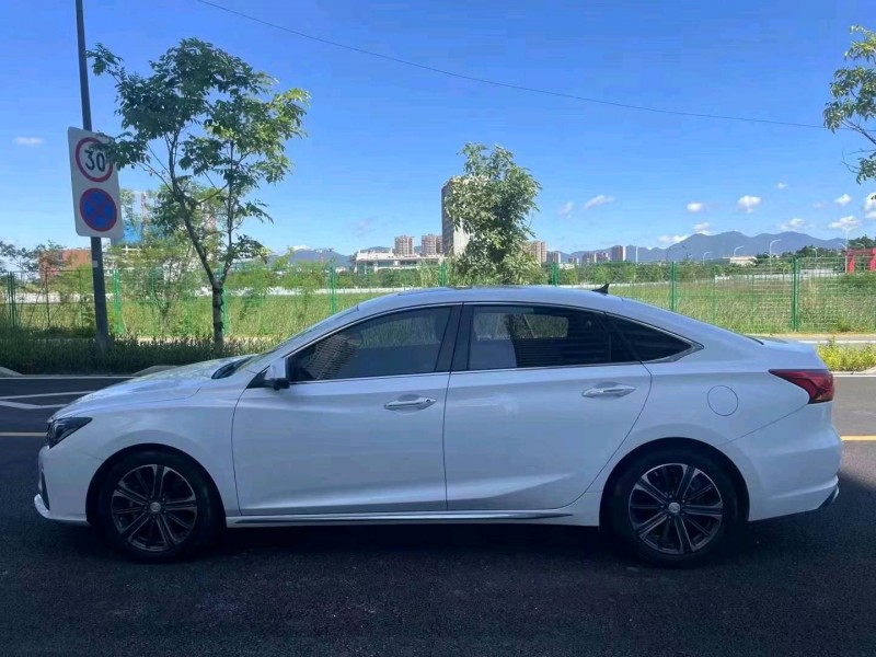 廈門22年長安汽車CC7