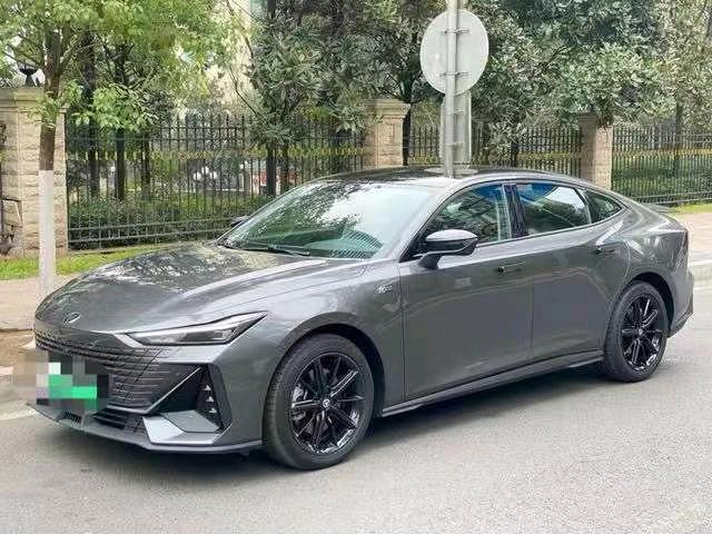 廈門23年長安汽車UNI-V2