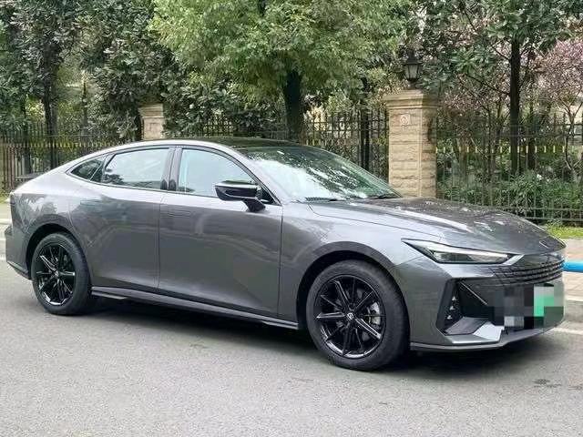 廈門23年長安汽車UNI-V3