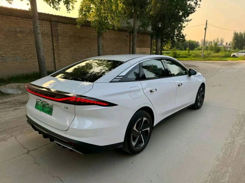 保定24年吉利银河L64