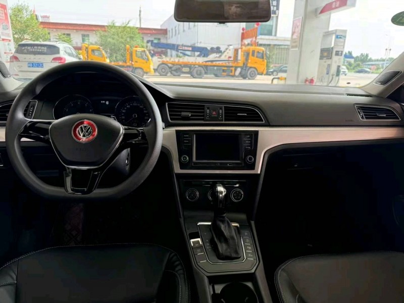 保定17年大众凌渡7