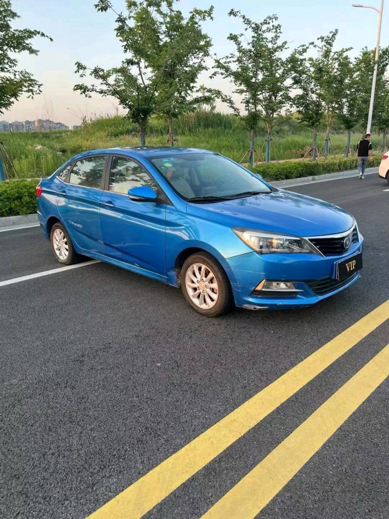 徐州15年长安汽车悦翔V73