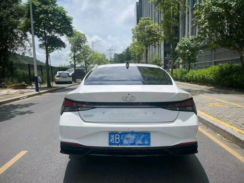 深圳22年现代伊兰特8
