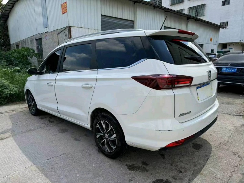 廣州19年寶駿3608