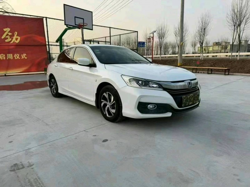 徐州17年本田雅阁1