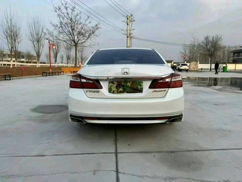 徐州17年本田雅阁9