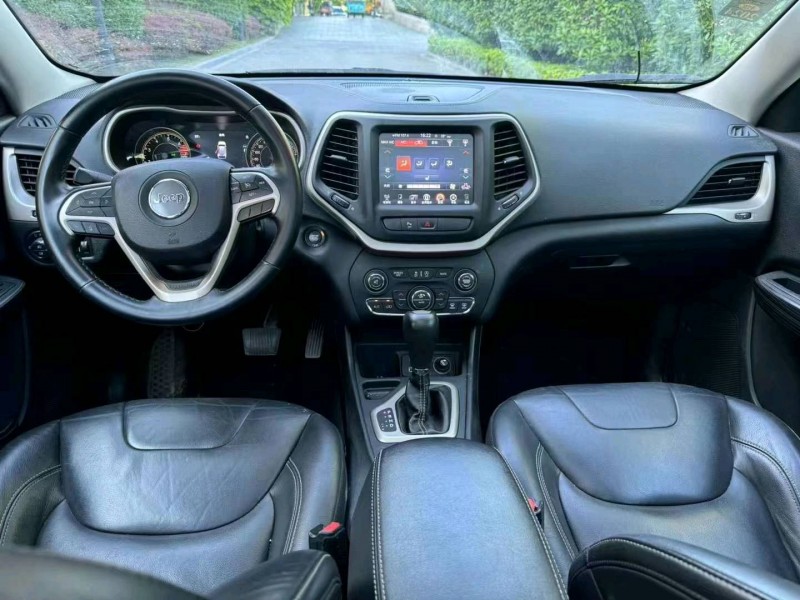 烟台18年Jeep自由光4