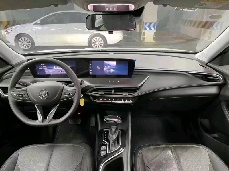 成都23年别克威朗4