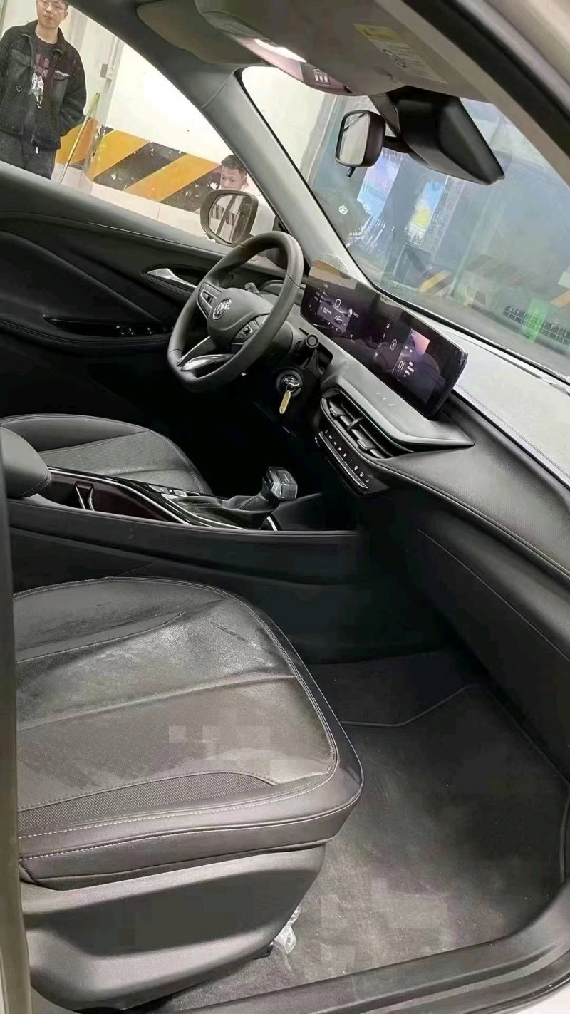 成都23年别克威朗5