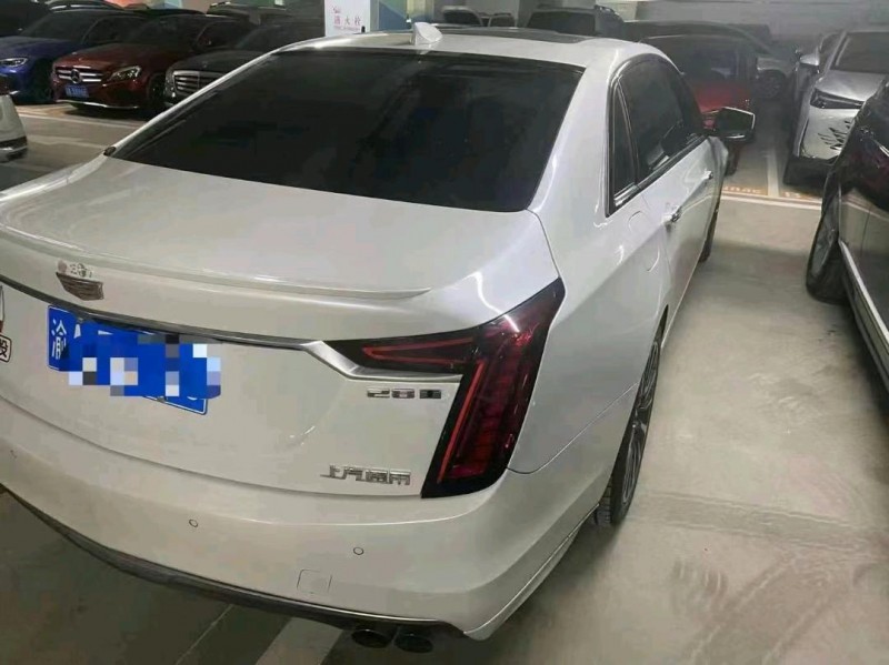 重庆20年凯迪拉克CT64