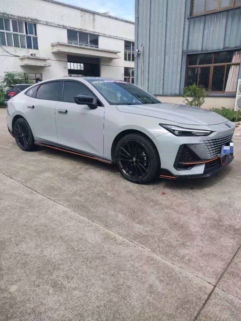 南京23年長安汽車UNI-V2
