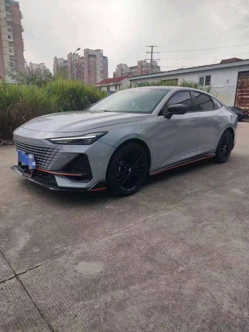 南京23年長安汽車UNI-V5
