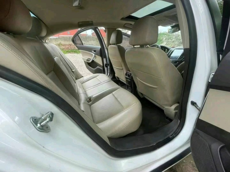 徐州16年别克君威6