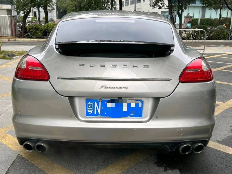 深圳12年保时捷帕拉梅拉9