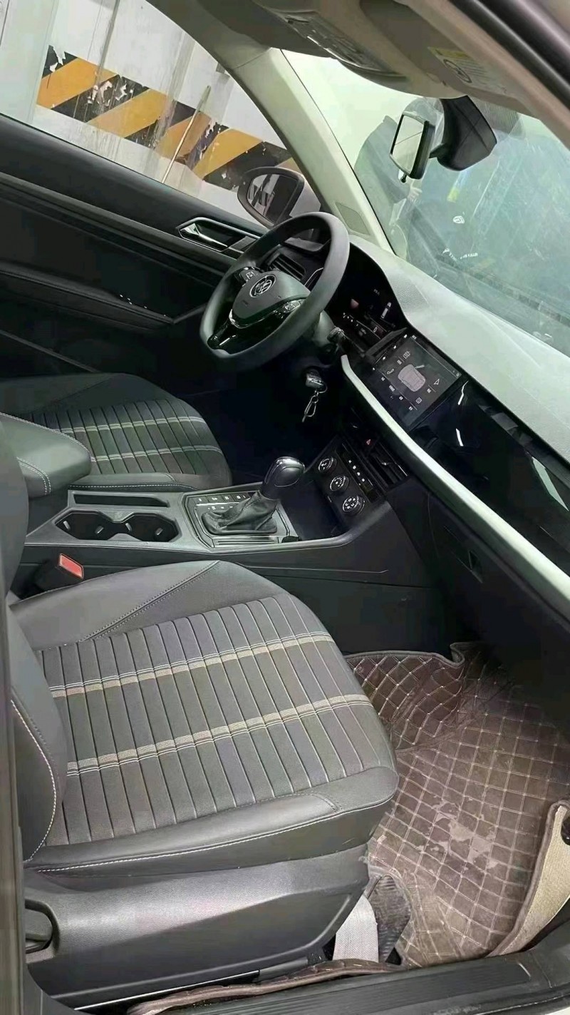 成都22年大众朗逸8