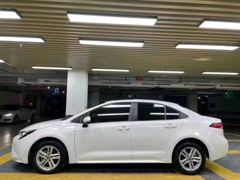 成都22年丰田雷凌3