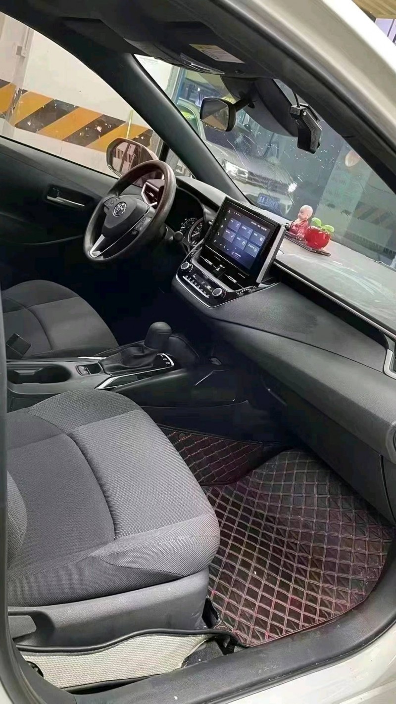 成都22年丰田雷凌8