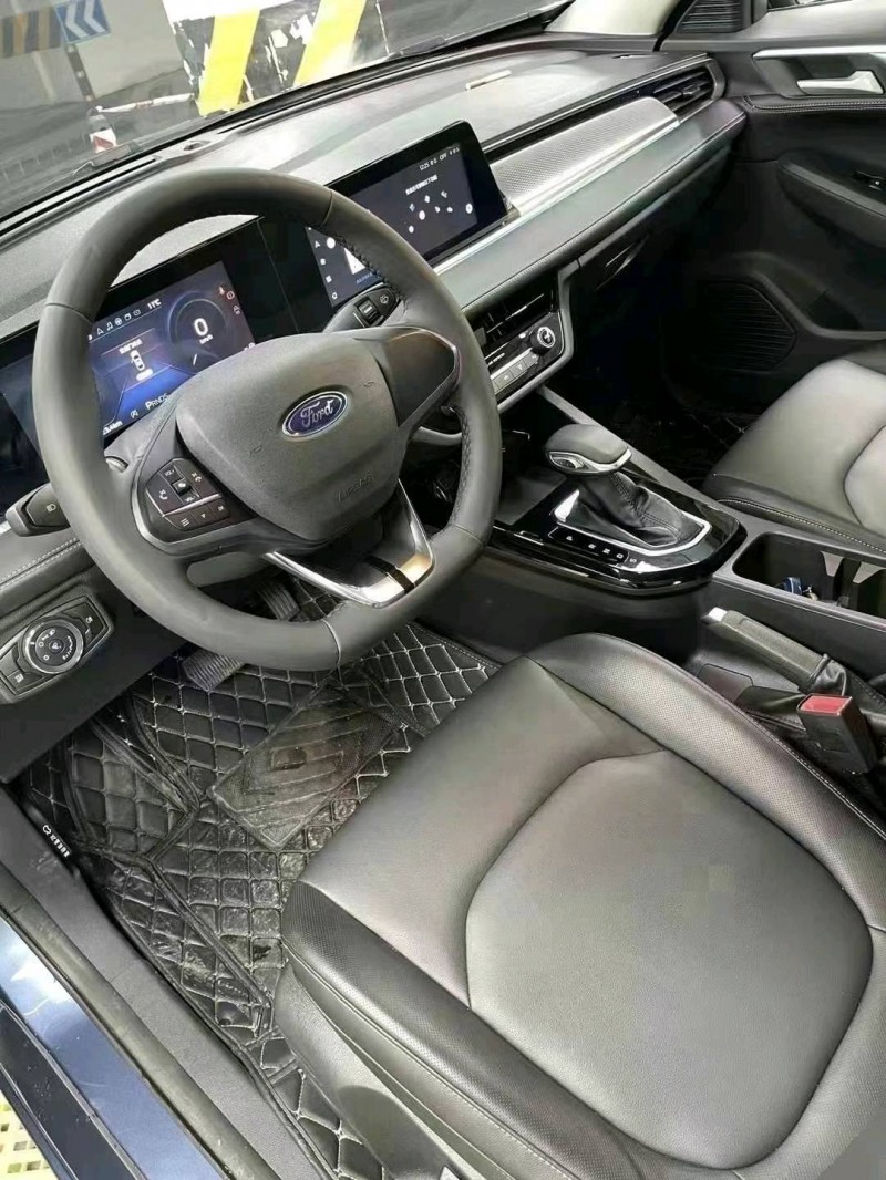 成都22年福特福克斯7