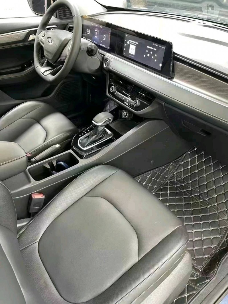 成都22年福特福克斯8