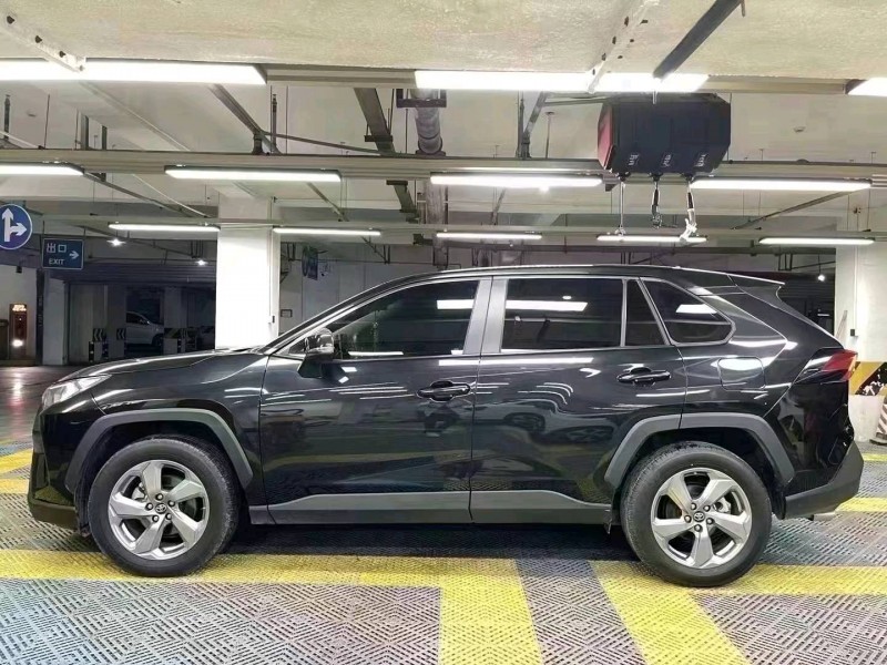 成都22年丰田RAV4荣放3
