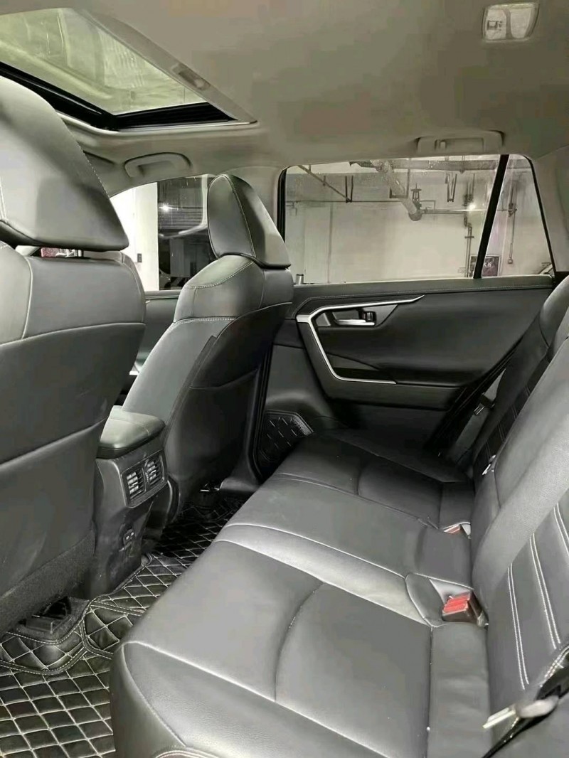 成都22年丰田RAV4荣放5