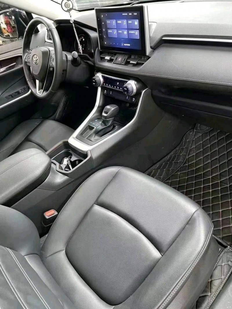 成都22年丰田RAV4荣放6