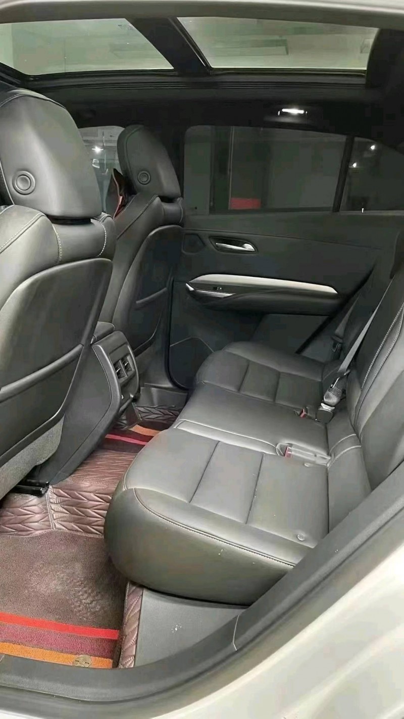 成都21年凯迪拉克XT47