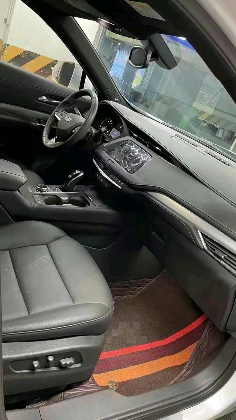 成都21年凯迪拉克XT48