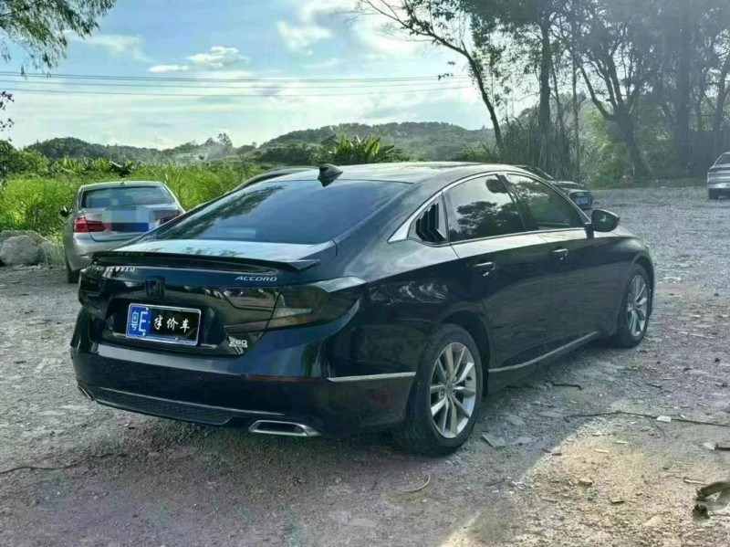 汕头21年本田雅阁6