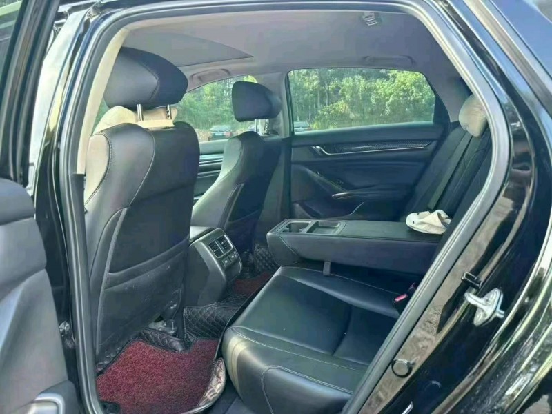 汕头21年本田雅阁8