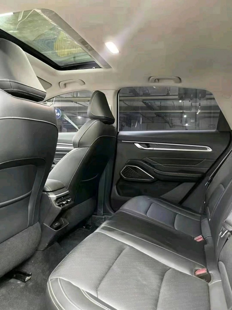 成都22年吉利帝豪8