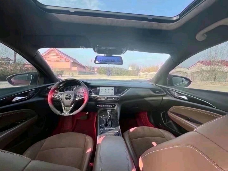 青岛18年别克君威8