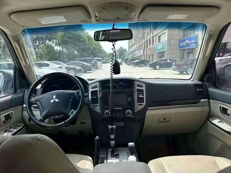 潍坊19年三菱帕杰罗5