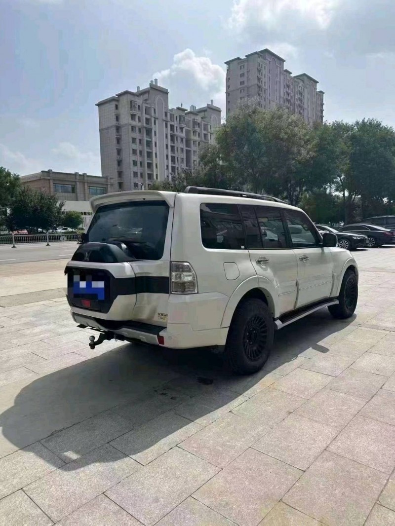 潍坊19年三菱帕杰罗8