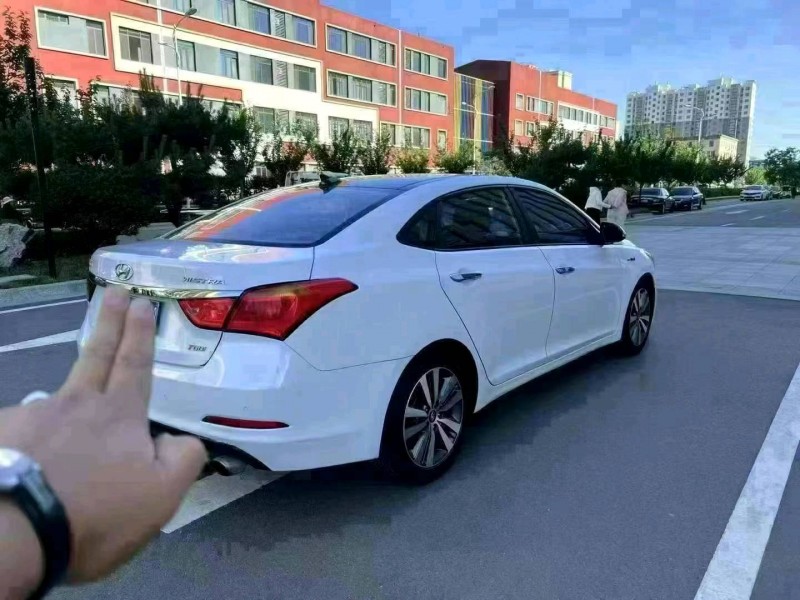 济南17年现代名图8